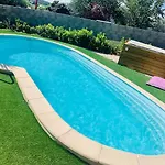 Dom wakacyjny Warm House With Pool And Hot Tub *