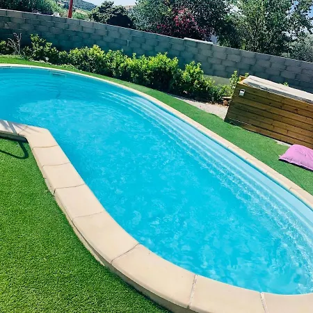 Dom wakacyjny Warm House With Pool And Hot Tub *