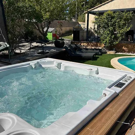 Warm House With Pool And Hot Tub Dom wakacyjny