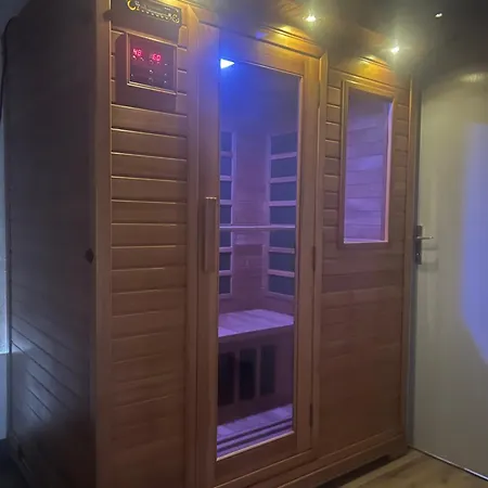 Prázdninový dům Warm House With Pool And Hot Tub