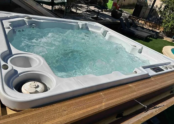 Warm House With Pool And Hot Tub Villeveyrac